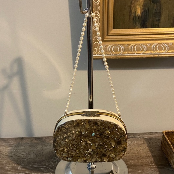 Rare Vintage Bakelite Shell Chip Confetti Minaudiere Gold Mini Bag Pearl Strap - Picture 2 of 12